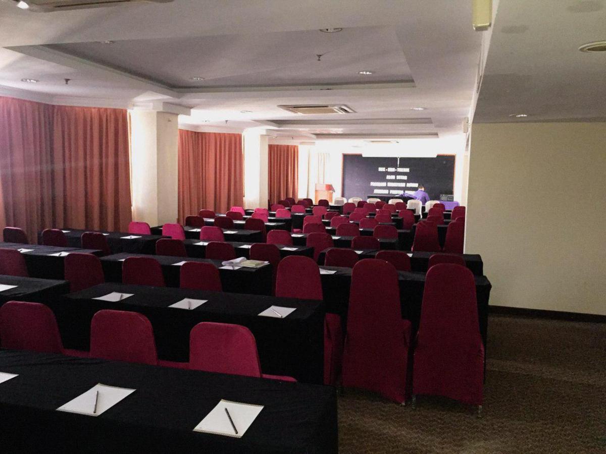 Hotel Grand Crystal Alor Setar Bagian luar foto