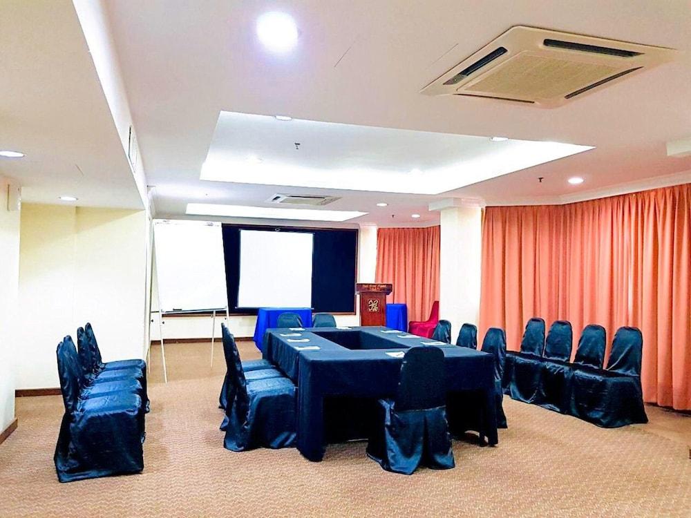 Hotel Grand Crystal Alor Setar Bagian luar foto